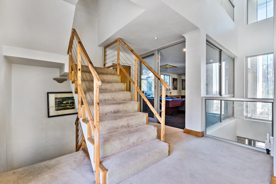 5 Bedroom Property for Sale in Fresnaye Western Cape